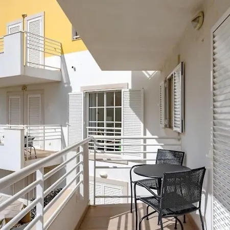 Apartment Sweet Summer -